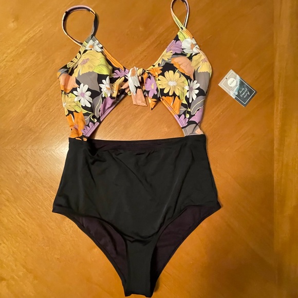 Eidon By Body Glove Monokini - Picture 5 of 8